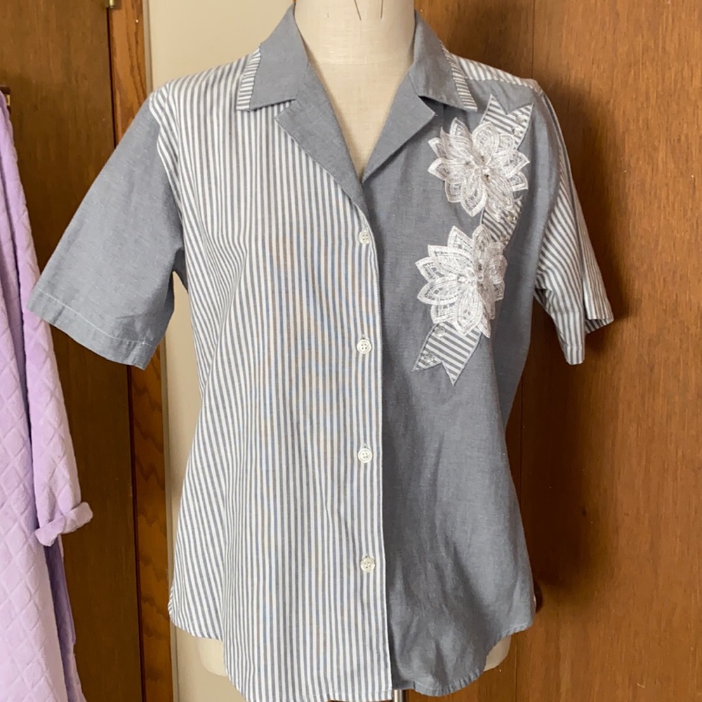 Alfred Dunner grey and white shirt size 12